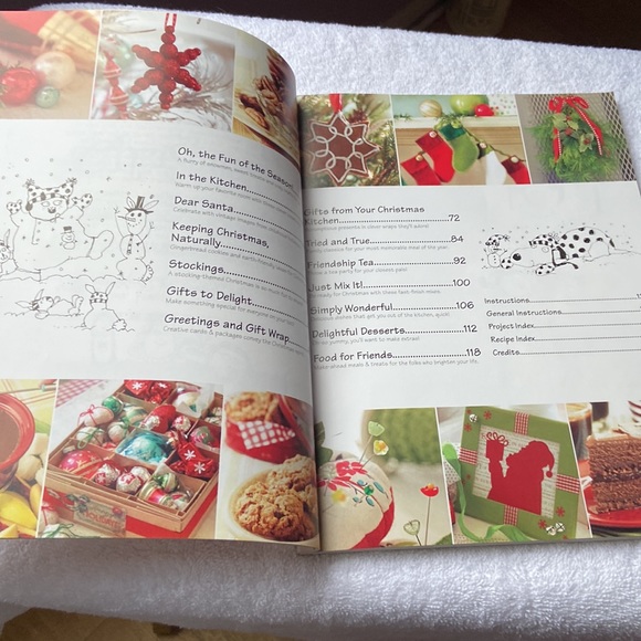 Gooseberry Patch Christmas Book 11 Paperback– 2009 - Picture 3 of 11